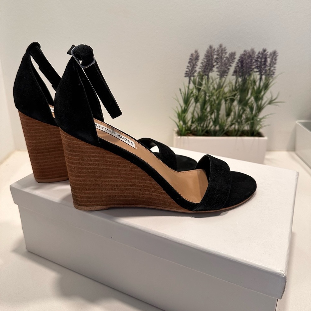 Steve Madden Black and Tan Wedge Sandals